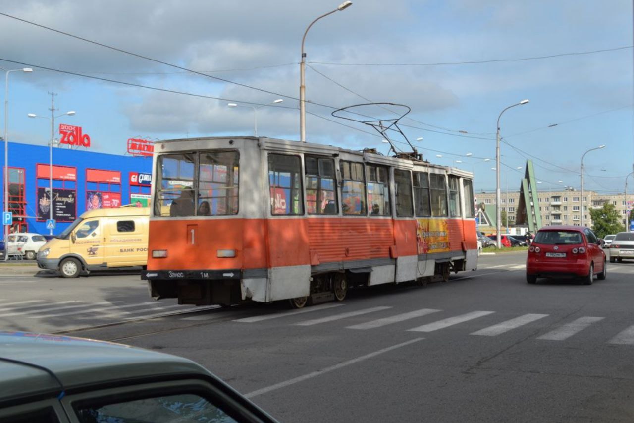 В Краснотурьинск привезли подарок-трамвай из Нижнего Тагила | 08.09.2022 |  Екатеринбург - БезФормата